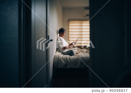 中年男性 90098837