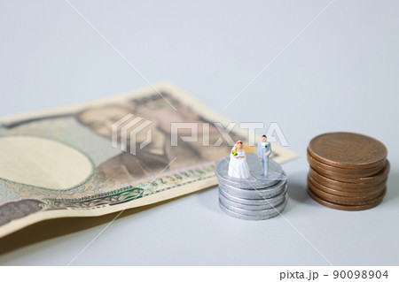 結婚とお金(貯金、結婚費用、新婚旅行) 結婚とお金(貯金、結婚費用、新婚旅行) 90098904