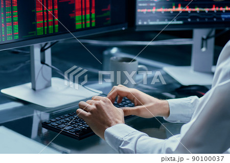 financial analyst working on a personal computer. cryptocurrency, financial analyst working on a personal computer. cryptocurrency, 90100037
