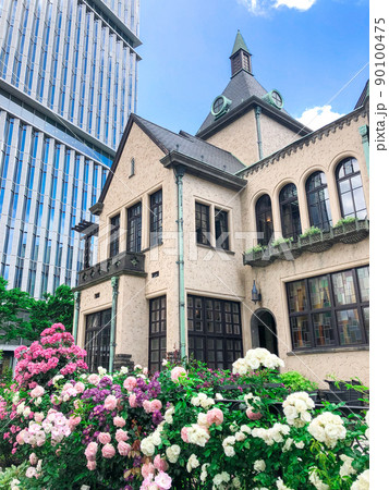 東京赤坂・東京ガーデンテラス紀尾井町のローズガーデン 90100475