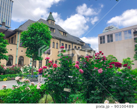 東京赤坂・東京ガーデンテラス紀尾井町のローズガーデン 90100489