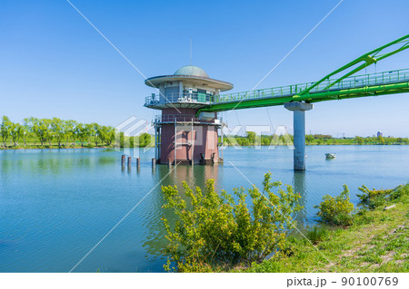 江戸川の金町浄水場取水塔 90100769