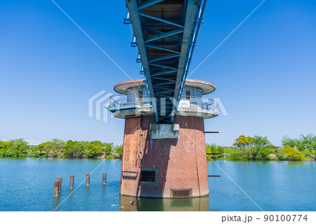 江戸川の金町浄水場取水塔 90100774