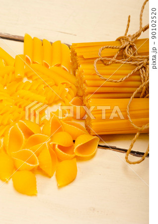 bunch of Italian pasta type bunch of Italian pasta type 90102520
