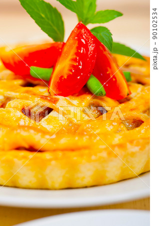 home made beef pie 90102534