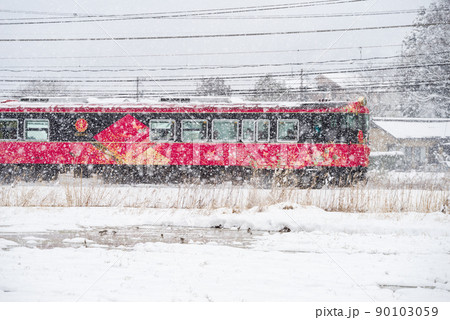 【JR西日本】雪景色を駆ける観光列車 90103059