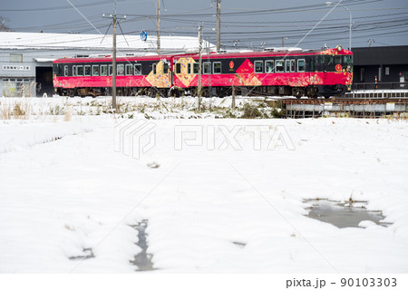 【JR西日本】雪景色を駆ける観光列車 90103303