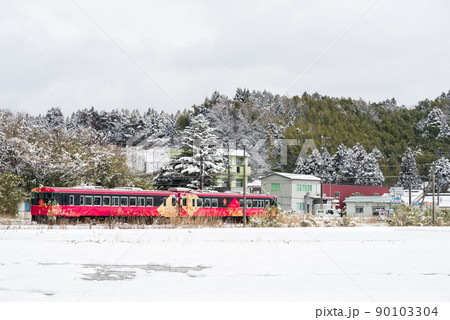 【JR西日本】雪景色を駆ける観光列車 90103304