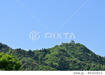 長良川方面から見た岐阜城金華山 長良川方面から見た岐阜城金華山 90103815