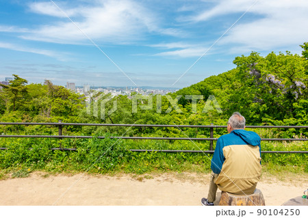 大年寺山公園　展望広場　休憩　新緑　春 90104250