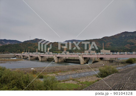 九頭竜川鳴鹿大堰の堤体 九頭竜川鳴鹿大堰の堤体 90104328