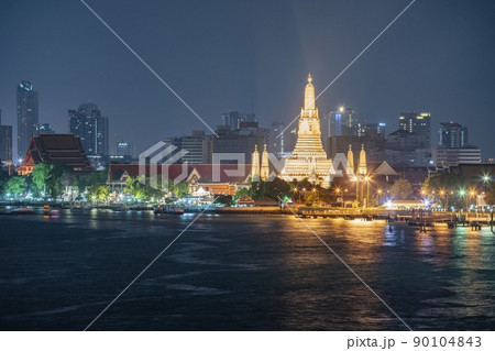 The Wat Arun Buddhist temple in Bangkok Thailand and the Chao Phraya river at night  90104843