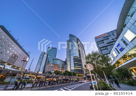 川崎駅西口の都市夜景【神奈川県・川崎市】 90105414