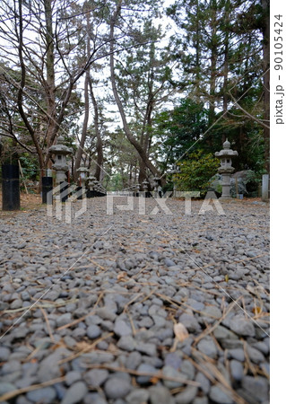 静かな冬の参道 静かな冬の参道 90105424