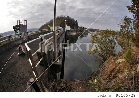 鴨川ダムと東条湖 90105728