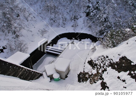 降雪した広野ダムの下流 90105977
