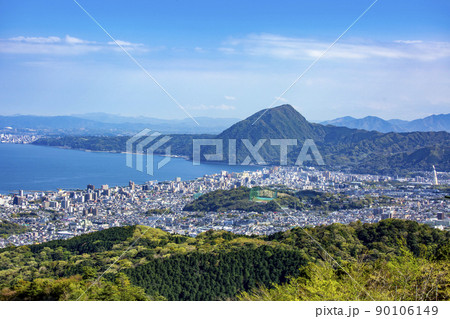 別府大分市街地と別府湾一望 90106149