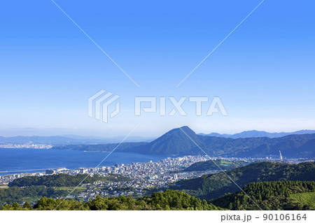 別府大分市街地と別府湾一望 90106164