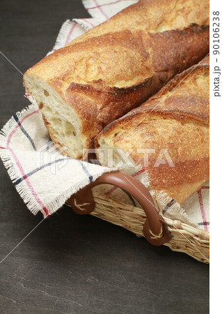 フランスパン、かご入り 90106238