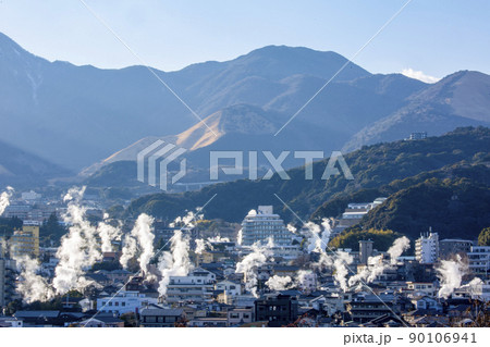 別府鉄輪の湯けむり 90106941