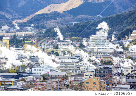 別府鉄輪の湯けむり 90106957