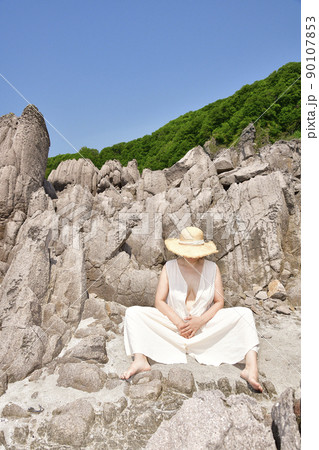 初夏の北海道せたな町で女性のポートレートを撮影 初夏の北海道せたな町で女性のポートレートを撮影 90107853