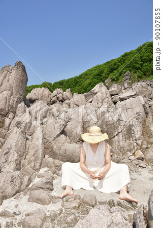初夏の北海道せたな町で女性のポートレートを撮影 初夏の北海道せたな町で女性のポートレートを撮影 90107855