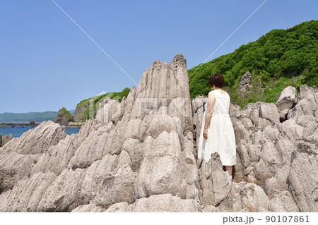初夏の北海道せたな町で女性のポートレートを撮影 初夏の北海道せたな町で女性のポートレートを撮影 90107861