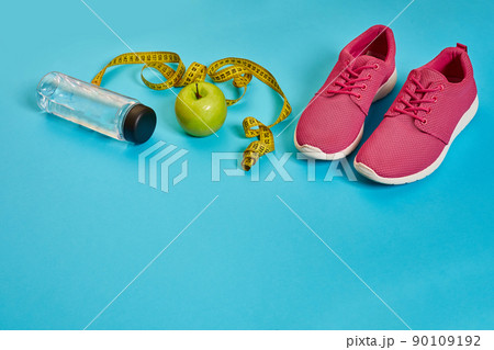 Sneakers, centimeter, green apple, weight loss, running, healthy eating, healthy lifestyle concept 90109192