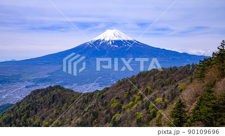 （山梨県）三ッ峠より望む富士山・絶景 90109696