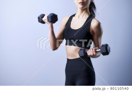 トレーニング 若い女性 筋トレ ダンベル ダイエット トレーニング 若い女性 筋トレ ダンベル ダイエット 90110540