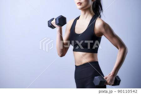トレーニング 若い女性 筋トレ ダンベル ダイエット トレーニング 若い女性 筋トレ ダンベル ダイエット 90110542