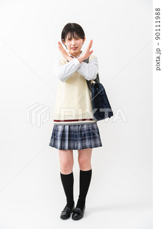 手で顔を覆う女子高校生 90111988