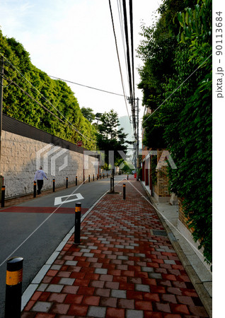 東京渋谷 松涛周辺の閑静な高級住宅街の風景 東京渋谷 松涛周辺の閑静な高級住宅街の風景 90113684