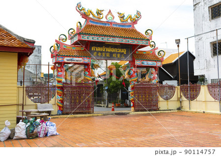 Hatyai, Thailand - October 3,2020 : Gate of Chao Pho Kuan U Shrine located at Nang Ngam Road in Songkhla, Thailand on October 3,2020. 90114757