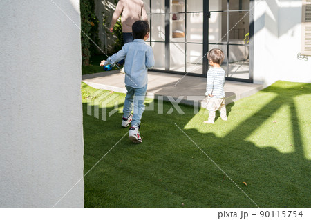 10 months old  &  6 years old 90115754