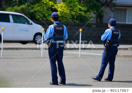 取締を行う警察官　スピード違反 90117067
