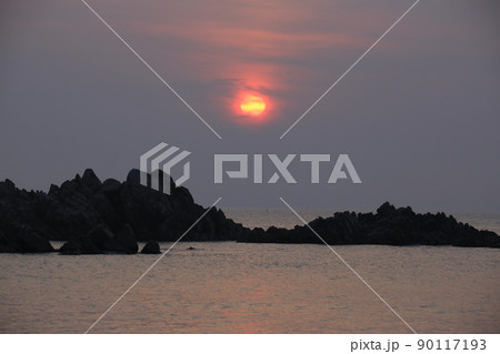 海岸 景色 夕暮れ 90117193