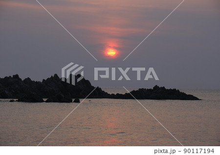 海岸 景色 夕暮れ 90117194