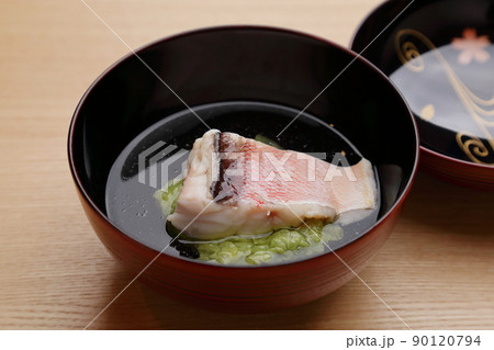和食の一品料理、鯛のお吸い物 和食の一品料理、鯛のお吸い物 90120794