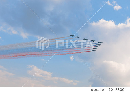 ロシア空軍スホーイSu-25カラースモーク（ロシア国旗） 90123004