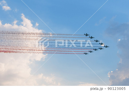 ロシア空軍スホーイSu-25カラースモーク(ロシア国旗) ロシア空軍スホーイSu-25カラースモーク(ロシア国旗) 90123005