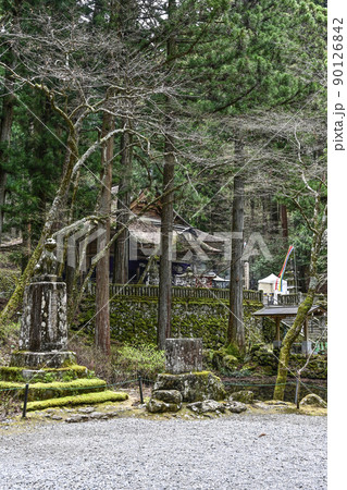 宝積山 光前寺 霊犬早太郎像と本堂 宝積山 光前寺 霊犬早太郎像と本堂 90126842