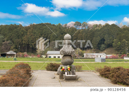 入鹿の首塚といわれる五輪塔 入鹿の首塚といわれる五輪塔 90128456