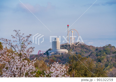 (岡山県)桜咲く、鷲羽山展望台から見る、ブラジリアンパーク鷲羽山ハイランド (岡山県)桜咲く、鷲羽山展望台から見る、ブラジリアンパーク鷲羽山ハイランド 90132259