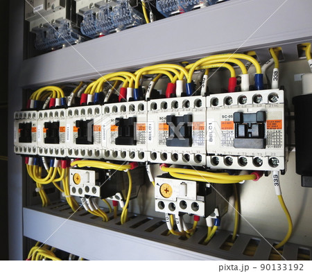 機械を動かすマグネットスイッチ 90133192