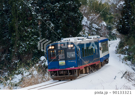 【のと鉄道】雪景色を駆けるのと里山里海号 90133321