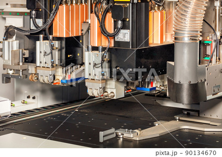 System of pressure and guide rollers in the automatic woodworking machine. 90134670