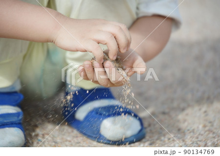 しずく 落下 滴 90134769