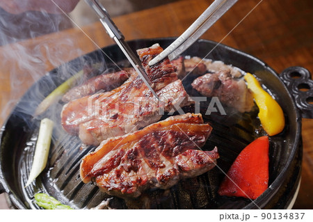 北海道名物、栄養たっぷり美味しいラム肉のステーキ 90134837
